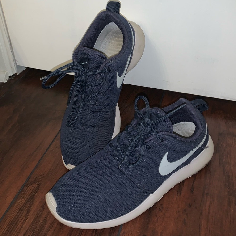 Navy Nike Roshe